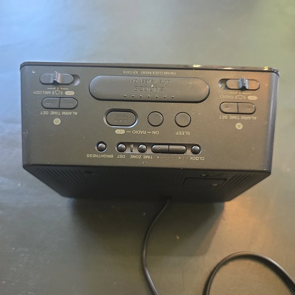 Sony Dream Machine ICF-C414 Dual Alarm Clock Radio AM FM Black Auto Time Set
